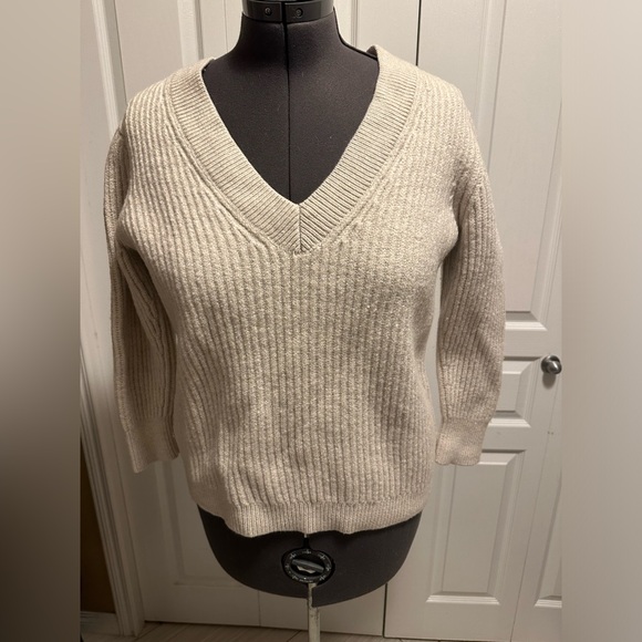 Aritzia Babaton chunky ribbed Vneck merino wool sweater - Picture 3 of 11